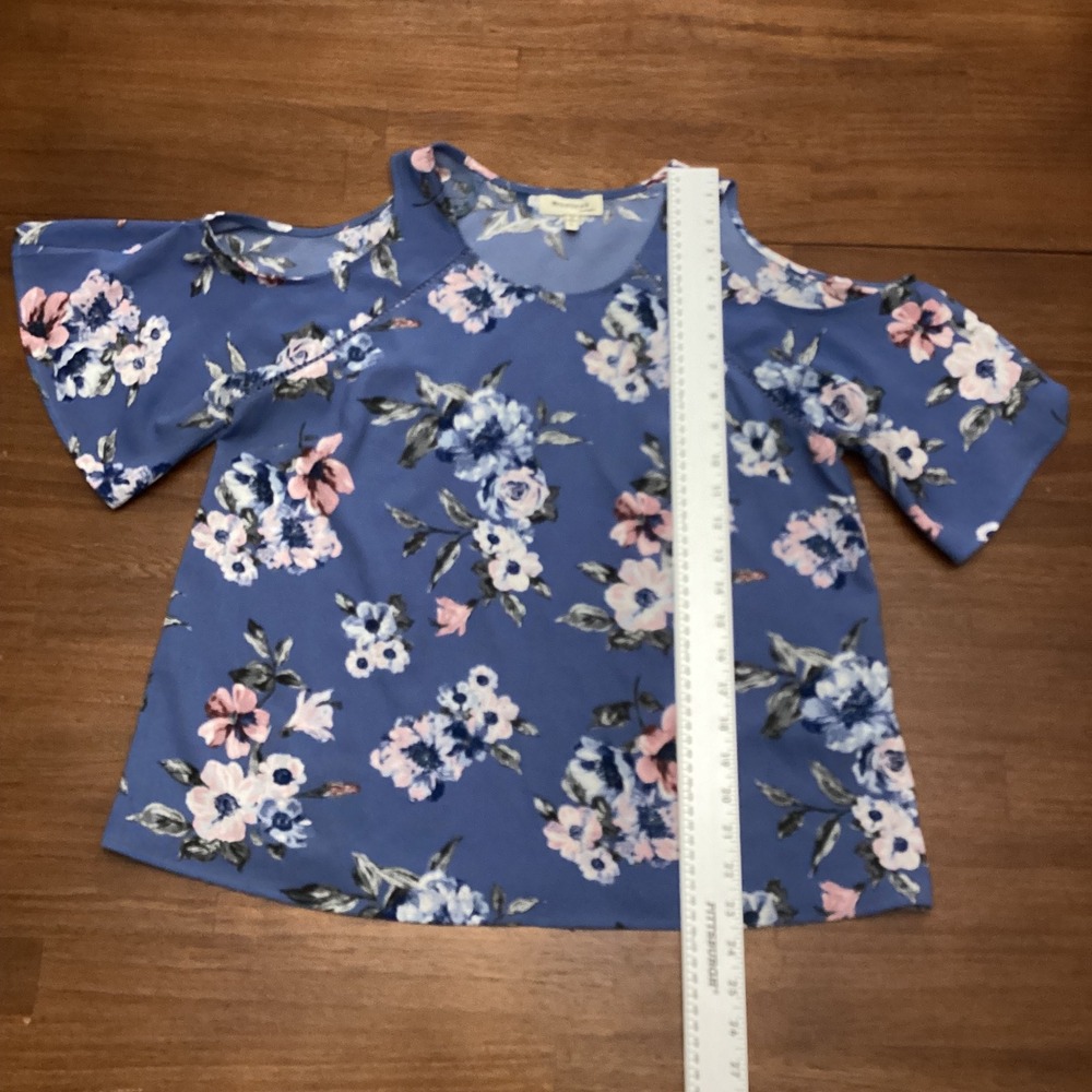 Monteau Los Angeles Blue Floral Cold Shoulder Flutter Sleeve Blouse Top Large - Picture 3 of 8